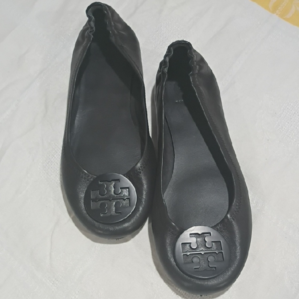 Tory Burch Classic Black Leather Flats With logo. Perfect Condition. Size 8.5